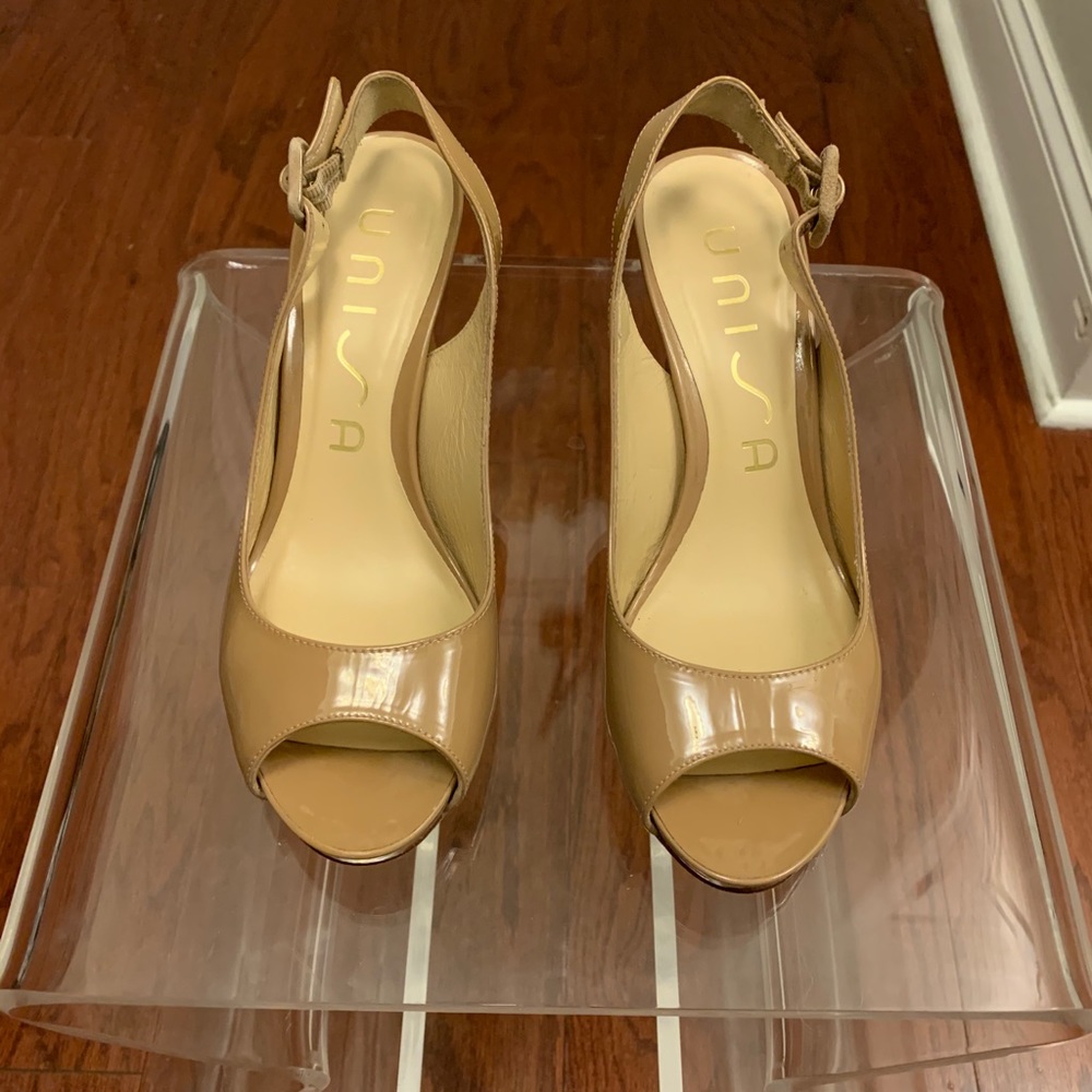 Unisa peep toe sling back patent heels size US 6.5